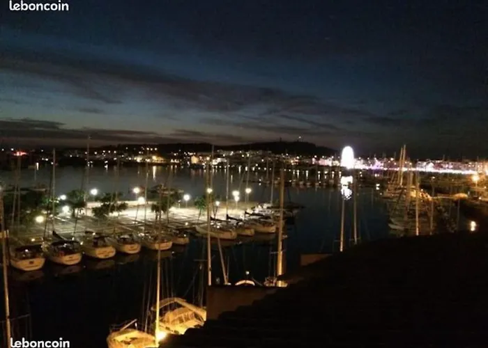 Magnifique Vue Port Et 아파트